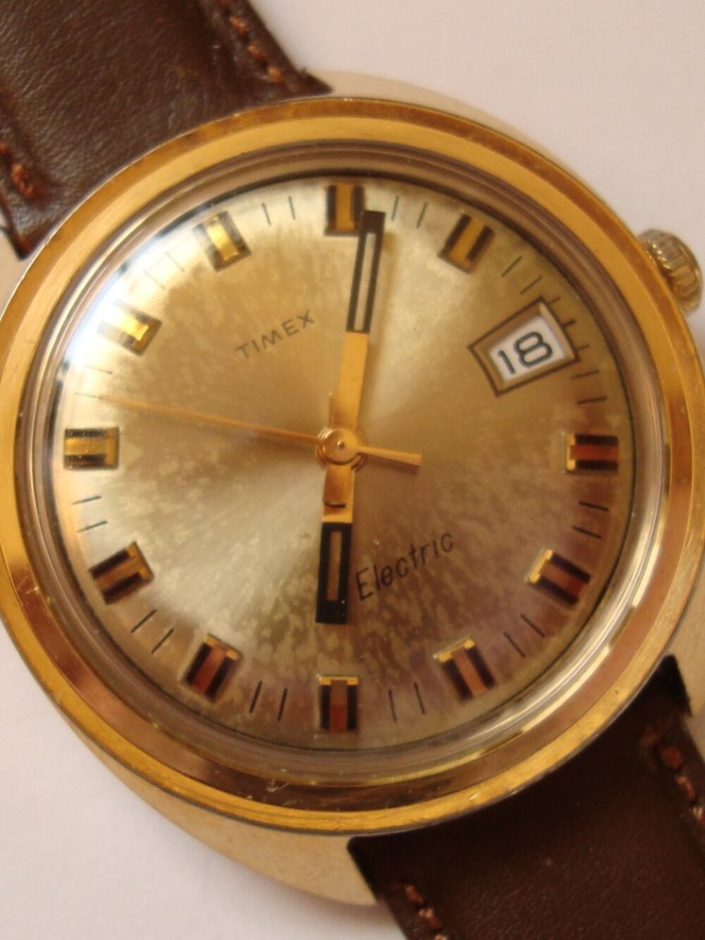 VINTAGE TIMEX ELECTRIC,NEW BATTERY,RUN GREAT